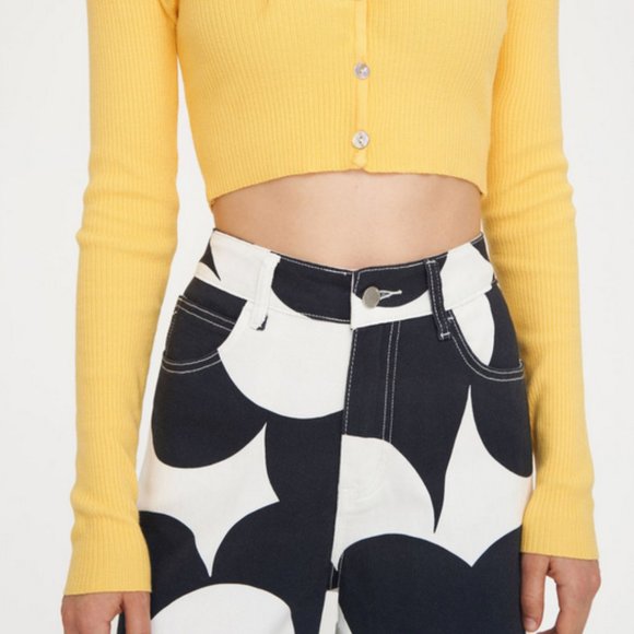 Cider Yellow Knit Long-Sleeve Button-Up Crop Top - Picture 2 of 8